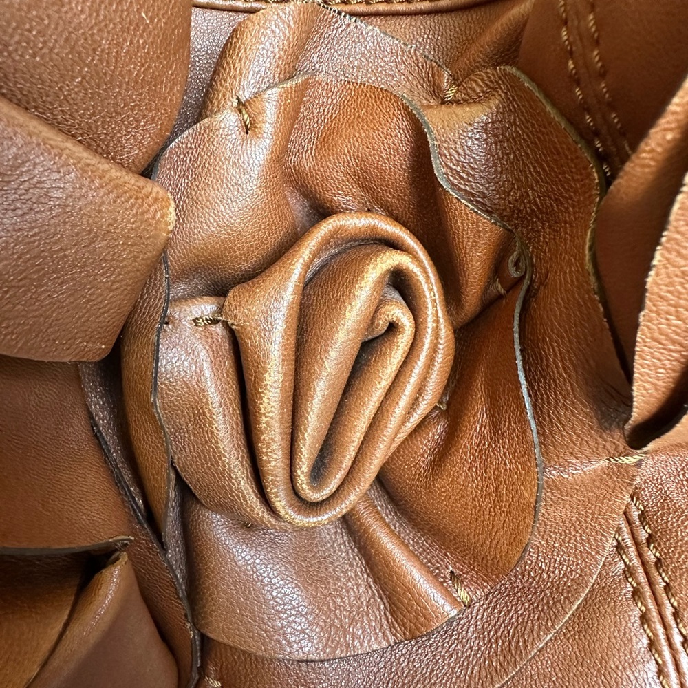 Beautiful, Leather Handbag with Floral Design - Picture 4 of 15